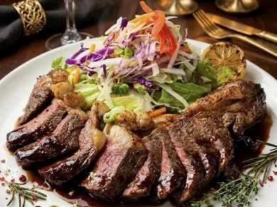 柔らかくジューシーに。薫りからも食欲をくすぐられる「肉」