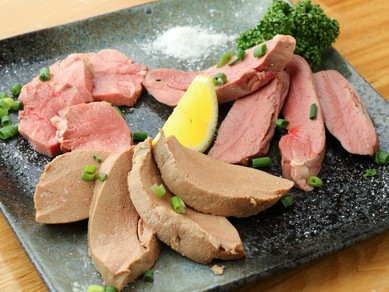 肉の旨みを堪能できる『鹿児島県産豚肉のお刺身盛り合わせ』
