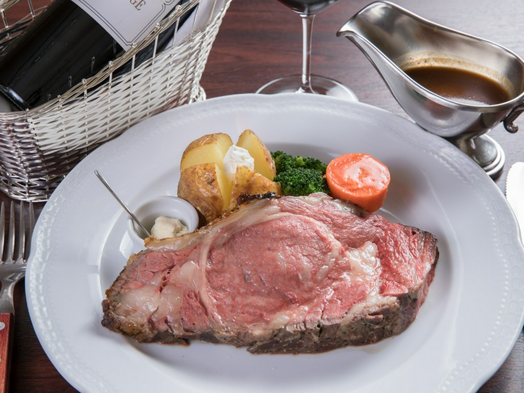 創業以来愛され続ける、低温調理の名物『ローストビーフ』は格別