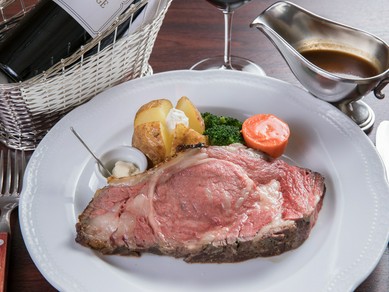 創業以来愛され続ける、低温調理の名物『ローストビーフ』は格別