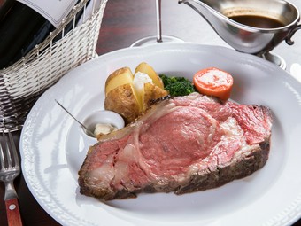 創業以来の伝統を守り続ける変わらぬ味『特撰ローストビーフ』