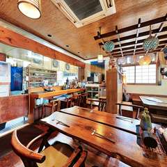 沖縄の魅力に触れ合える空間で味わう、店主がつくる郷土料理