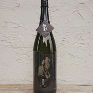 宮城・福島・秋田・青森をはじめ、日本各地の美酒を厳選入荷。料理との相性や限定銘柄など、季節ごとに入れ替えながら提案してくれます。より香りを楽しめるよう、ワイングラスでの提供スタイルも乙なものです。