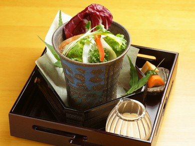 美味しさにプラスアルファ。食物繊維をたっぷり摂れるカラダ想いの『冷やし七穀うどん』