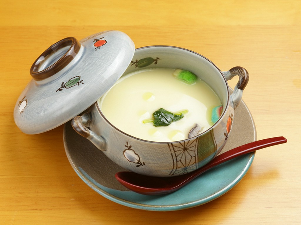 プルプルでなめらかな食感と高級食材の香りを楽しむ『茶碗蒸し～白トリュフ餡～』