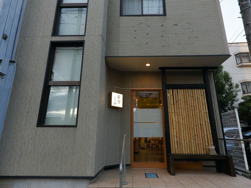 温かなおもてなしが、地域に根差した人々の集い場にもなっている