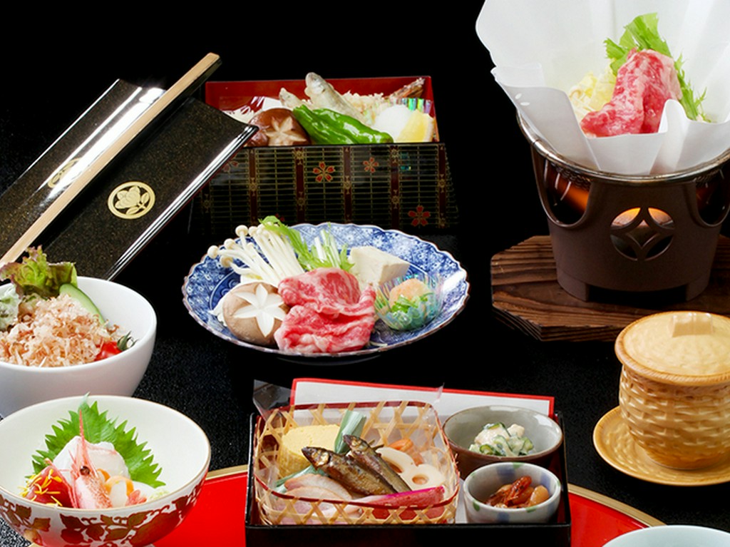 地産地消を大切に、絢爛豪華な食材がちりばめられた『大老御膳』