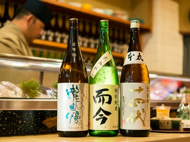 日本酒は店主厳選のラインナップ。三陸地域の地酒も多数
