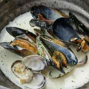 クラムチャウダーのような濃厚な味わい。
よければバケットとどうぞ！