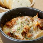 バケット4枚付き
ハチノス（胃）をトマトで煮込みました。