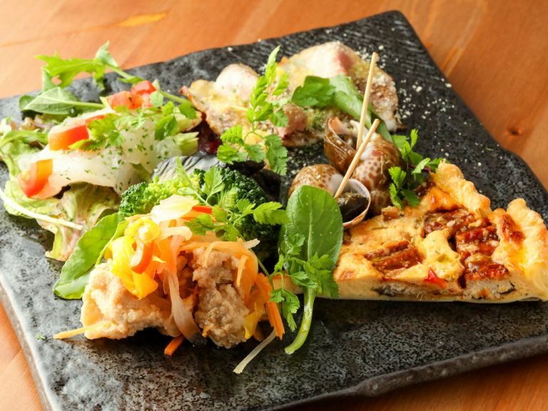 最初にオーダーして欲しいひと皿『前菜盛り合わせ 5〜6種』