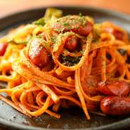 『メーメのナポリタン』に使用するのは、赤ワインを使った特製ケチャップ。お店ならではの味わいを満喫できる、おすすめのメニューです。