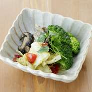 味つけの違う3種類の野菜を楽しんでください！