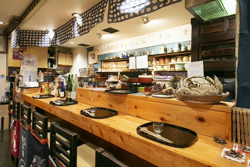 いつ訪れても店主との楽しい会話が弾む、心地よいカウンター席