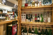 ずらりと並べられた日本酒は銘酒揃い