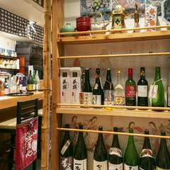 ずらりと並べられた日本酒は銘酒揃い