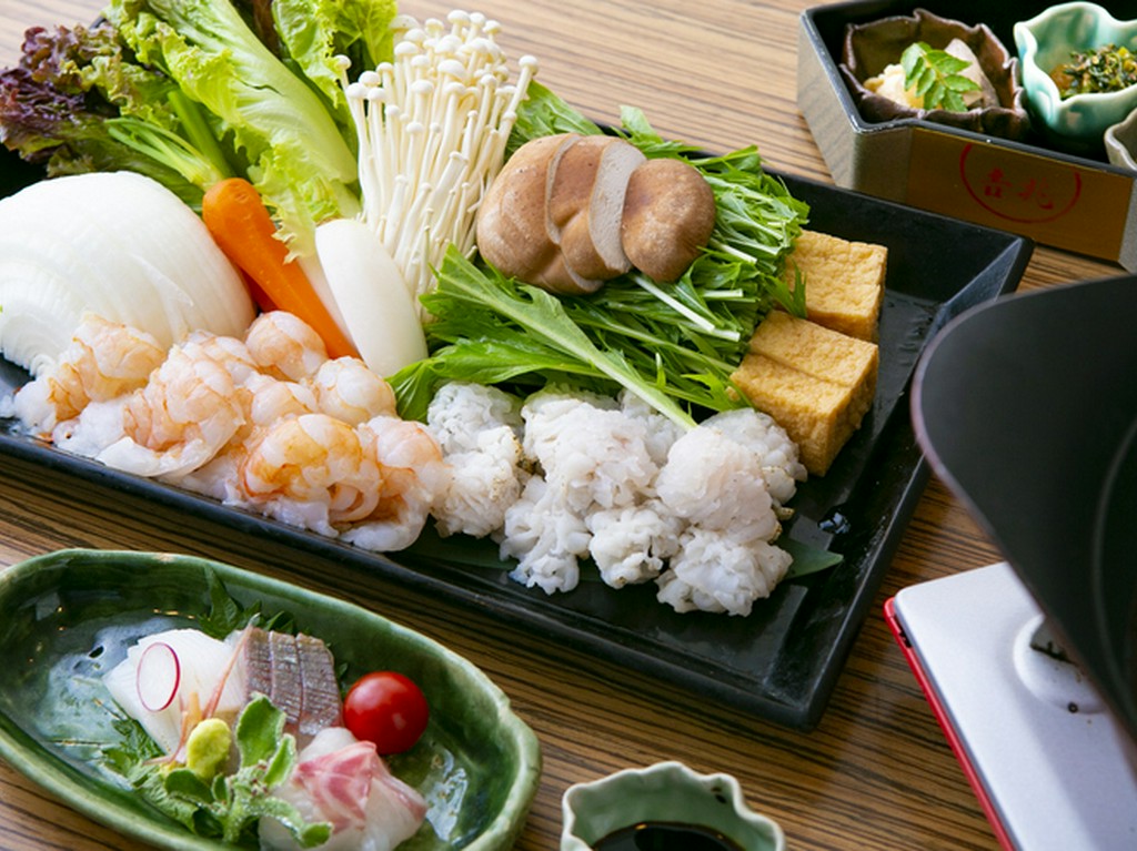 人気食材の組み合わせが嬉しい『海老と鱧のしゃぶしゃぶコース』
