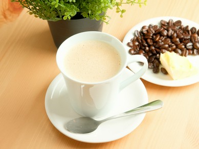 リラックス効果とエネルギーアップが叶う、休憩に最適な『バターコーヒー』