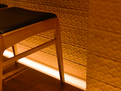 足元からも柔らかな灯りを