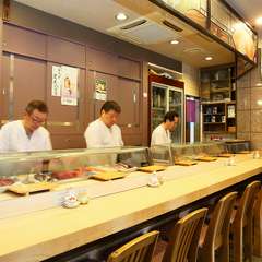 ゲストとスタッフの笑い声が溢れる「アットホームな空間」