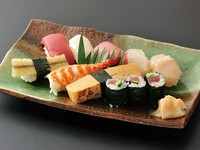 中トロ、にぎり6貫（ほたて、まぐろ、かんぱち、たこ、いか、えび、玉子等）、細巻き　単品
