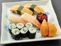 玉子2貫、えび2貫、いくら1貫、玉子巻1本、ジュース