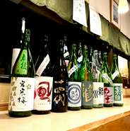 天ぷらや旬のお刺身を美味しく演出する日本酒を豊富に取り揃え。宮城の地酒はもちろん、全国各地から店主が選りすぐった日本酒が並びます。季節限定酒や希少酒など、メニューの変化も、訪れる楽しみの一つです。