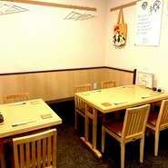 隠れ家的に佇むお店で楽しむお酒の時間は、お仕事の会話も、プライベートの会話も心地よさに溢れたかけがえのないものとなるでしょう