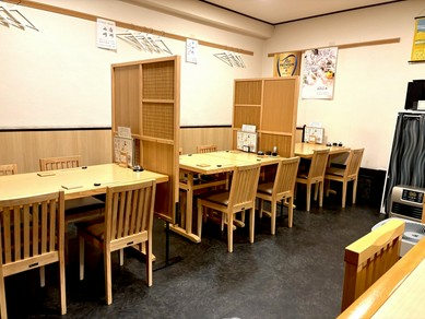 こじんまりしたお店ならではの落ち着いた店内