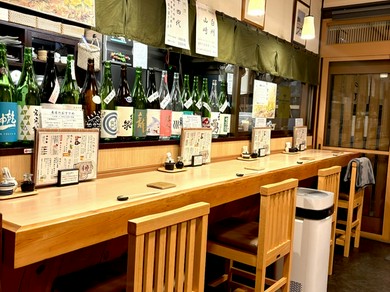 静かにしっぽりも良し、大将や店長と会話を楽しむも良し
