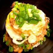 納豆と自家製ポテサラの意外なコラボ。病みつきになるお客様が続出です。