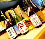 宮城県を含む各地の地酒を8種入れ替わりでご用意しております