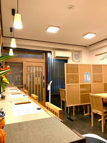 明るくアットホームな店内で過ごす、豊かな晩酌の時間