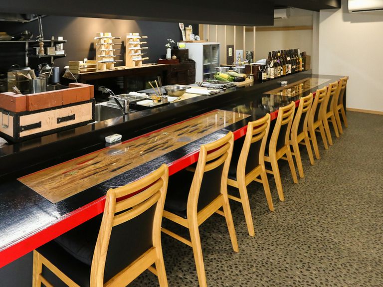 欄間が印象的なカウンター