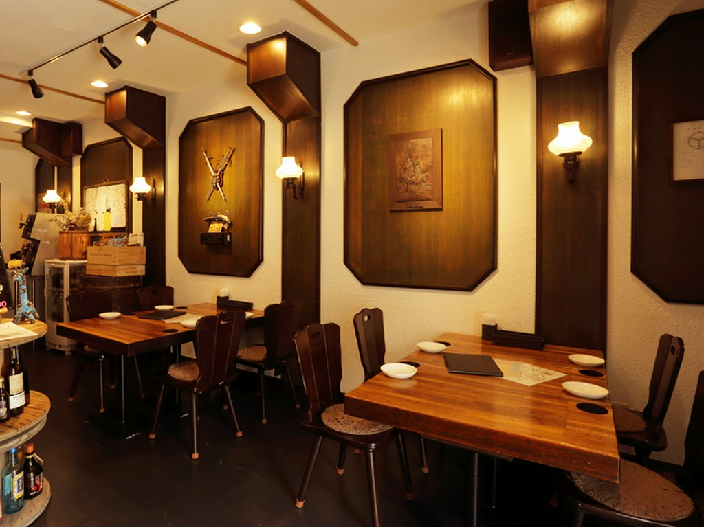 扉を開けると目の前に広がる、スタイリッシュで落ち着いた空間