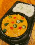 ココナッツミルクとスパイスを使った辛くないチキンカレーです。
ルーのみ￥800
