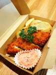 白身魚のフライとフライドポテト盛り
～自家製梅のタルタルソース～