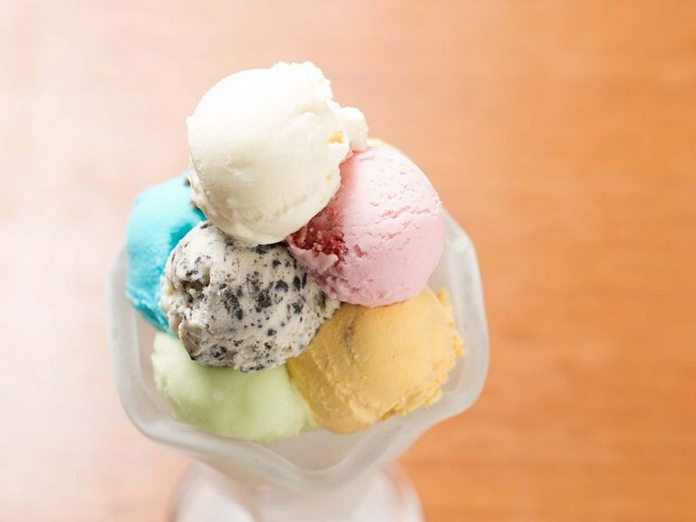 アイスクリームバー&フルーツで、自身好みのデザートに