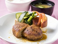 てりやきはんばーぐ
いろいろ温野菜の添え物
おみそ汁