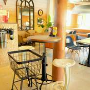 背徳感なくスイーツを味わえる温かい空間。子ども連れでの利用も安心。忙しい日常のひとコマに少しの贅沢を約束してくれます。