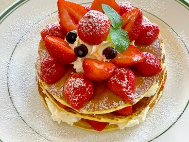 見た目も美しいパンケーキを囲んでいつものお茶会も華やかに