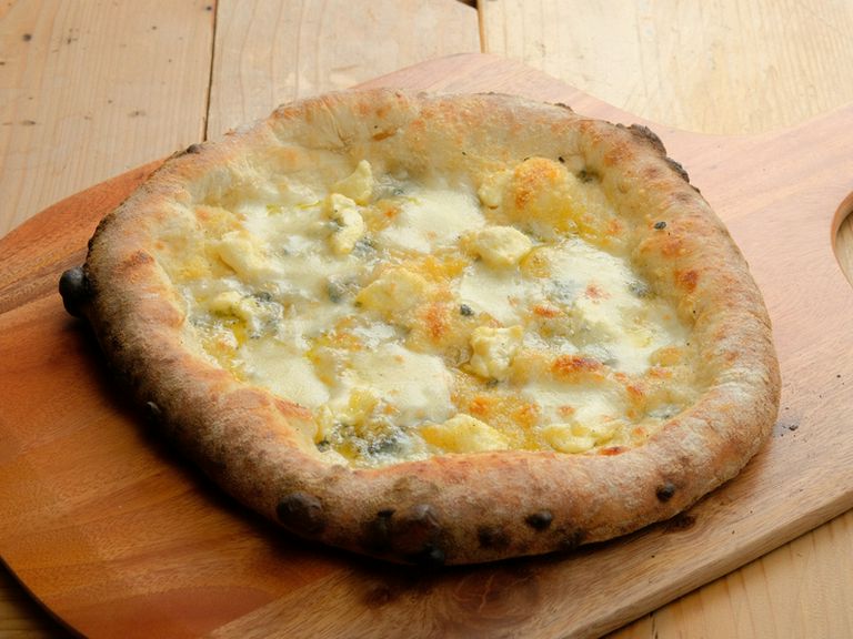 外はカリッ、中はモッチリ食感の『クアトロフォルマッジ』