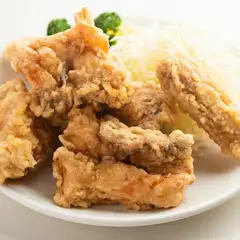 手づかみで「ガブリ」と豪快にかぶりつきたい『骨付き唐揚げ』