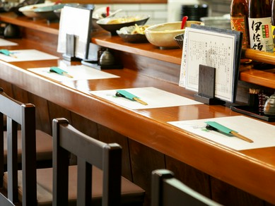 美味しい料理と旨い酒を味わう。時間を忘れる大人デート
