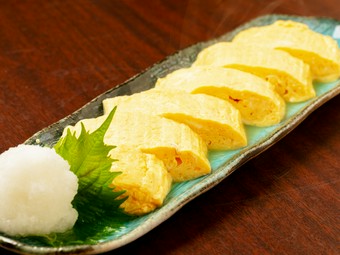 出汁の量を多めにしている、ひと味違う隠れ人気メニュー『出汁巻き』