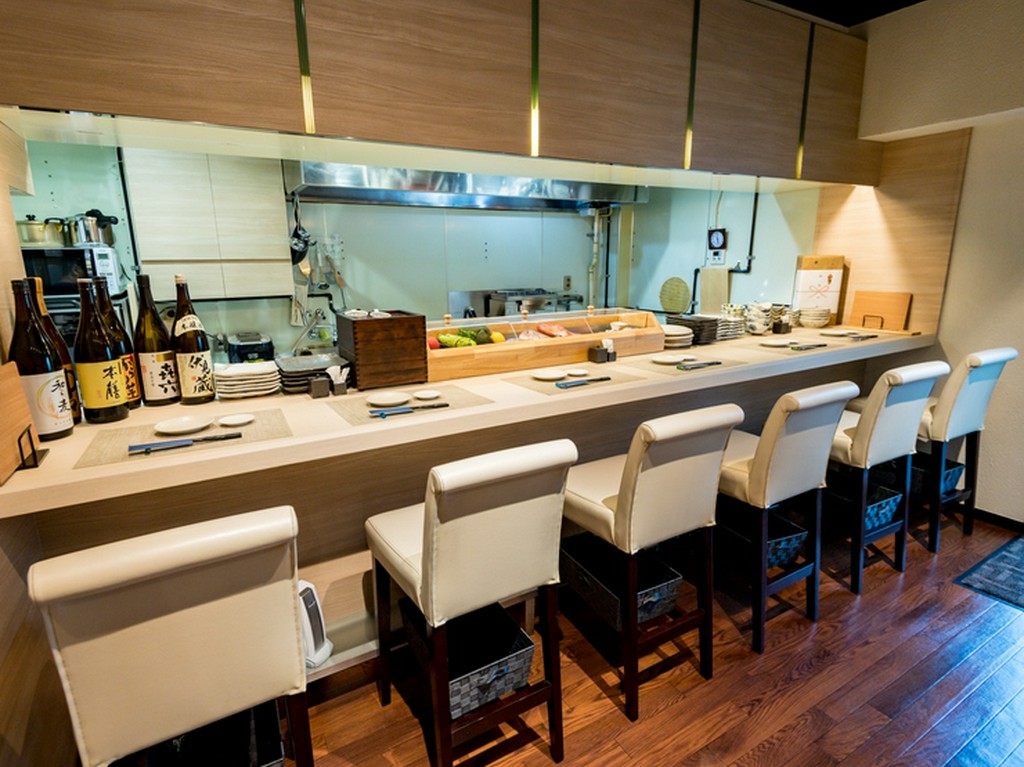 おひとり様にも嬉しい、居心地の良いカウンター席