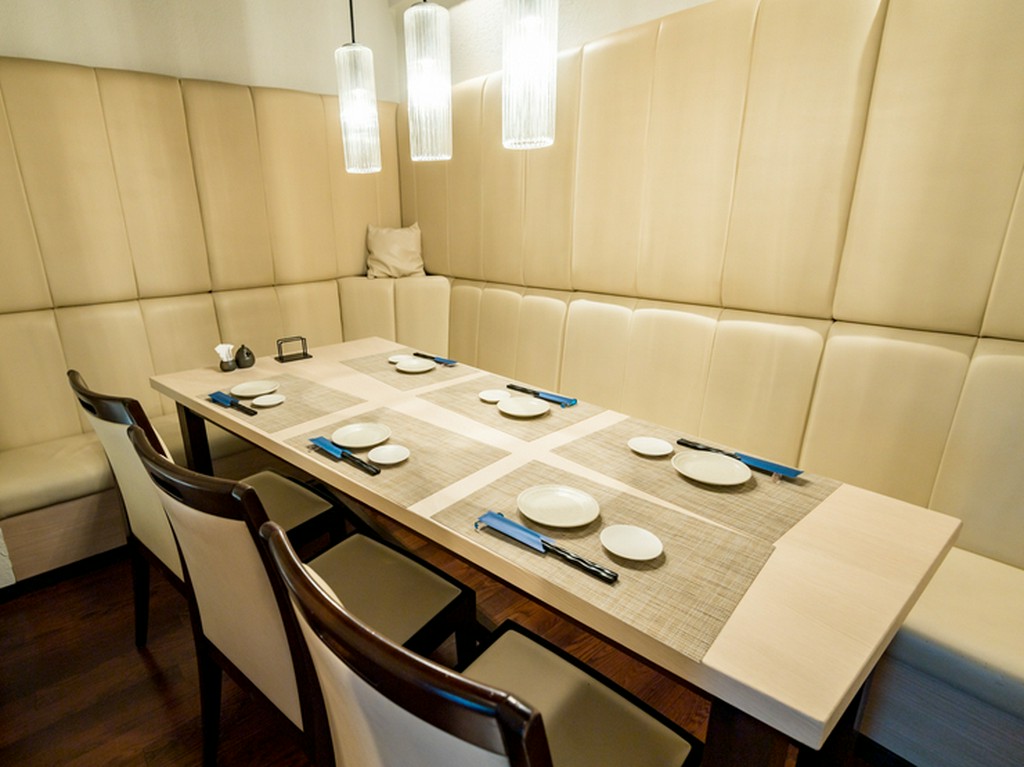 接待がスムーズに進みそう。柔らかな印象の半個室