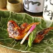 鍋には名古屋コーチン、唐揚げや焼き鳥には柔らかな三河地鶏を選ぶなど、料理との相性で食材が使い分けられています。濃厚な大豆「フクユタカ」、「魚沼産コシヒカリ」といった銘柄選びにもこだわりが感じられます。