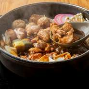 【味をお選び下さい】
◆味噌…愛知八丁味噌をベースに白味噌を絶妙に配合し、飽きのこない味に仕上げました。
◆醤油…独自の割下と旨味のきいた出汁を使用し、ふくよかな香りとコクのある味わいに仕立てています。