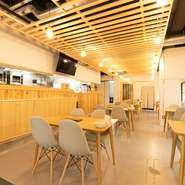 健康的でヘルシーな料理を提供するため、食材や調理法、使用する調味料にもこだわりを持っています。塩分は控えめにし、ご飯は盛りの量を選ぶことができるなど、体が喜ぶ食事をとることが可能です。